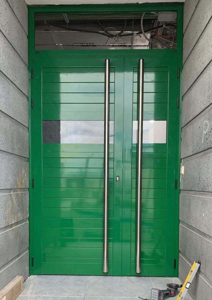 puerta verde